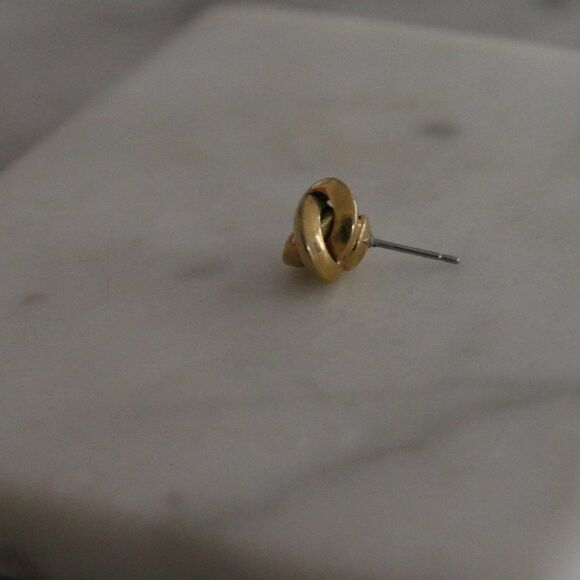 Single Love Knot Gold Plated Stud Earring - Only 1 - Picture 10 of 13